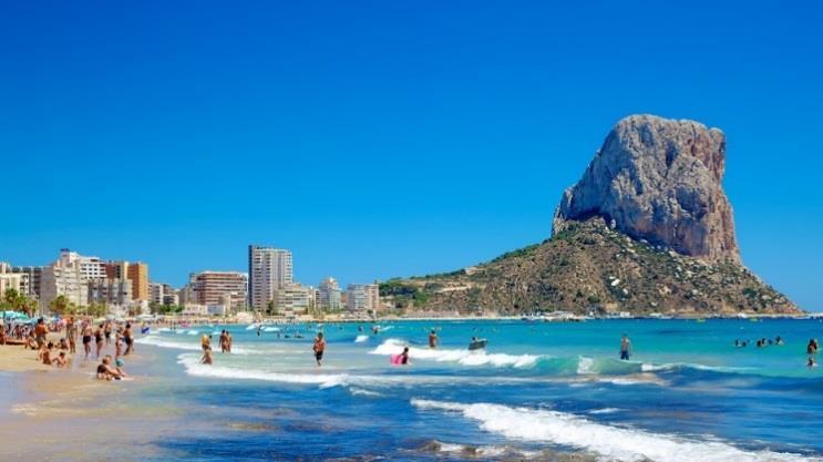 Calpe Calpe er en liten, sjarmerende kystby på den nordlige delen av Costa Blanca. Byen ligger mellom Altea og Javea, på Costa Blancakysten.