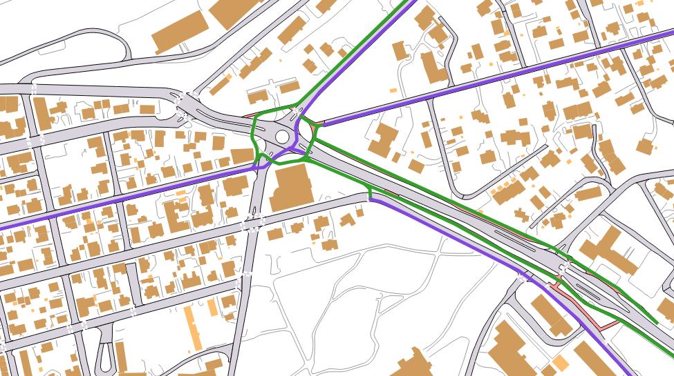 Grønn linje viser sykling på fortau eller gang- og sykkelvei. Lilla linje viser sykling i kjørebanen.