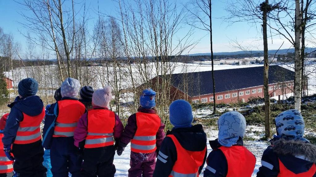 ETIKK, RELIGION OG FILOSIFI Julemiddag for barna Nissefest Luciafeiring Adventssamlinger Juleverksted Samtaler rundt andre tradisjoner og livssyn som er representert i