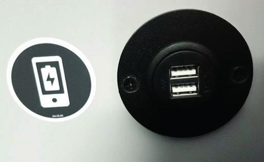 Beskrivelse av USB-uttak, plassering og merking om bord Fig. 1. Illustrasjon, USB-uttak og sikkerhetsmerke i26 (Fig. 2.