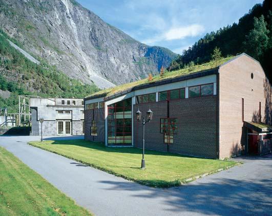 I stedet for å ruste opp den gamle stasjonen, bestemte man seg for å bygge ny, vegg i vegg med den gamle. Fra stasjonen til Onilsavatn ble det drevet tunnel.