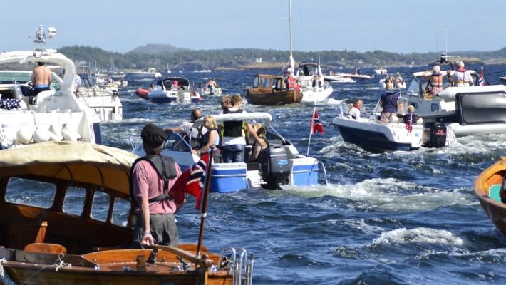 Vikinggrav ved Mølen. Liten detalj fra Gokstadskipet som ble utgravd på Gokstad gård. Skjærgårdscharter i Stavern (0.