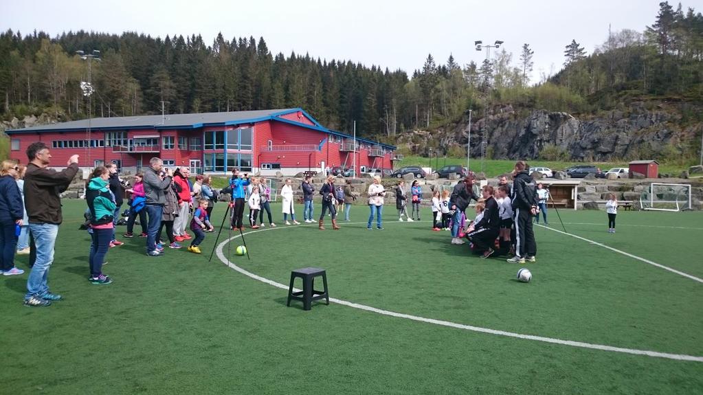 Årsmelding Kvernbit Fotball 2016 Styret i Fotballgruppa har i 2016 bestått av: Leiar: Nestleiar: Sportsleg leiar: Atle Haugen Gina Blomberg Eirik Sagstad Iver Dahl Jan-Otto Natland Gunhild Heldal