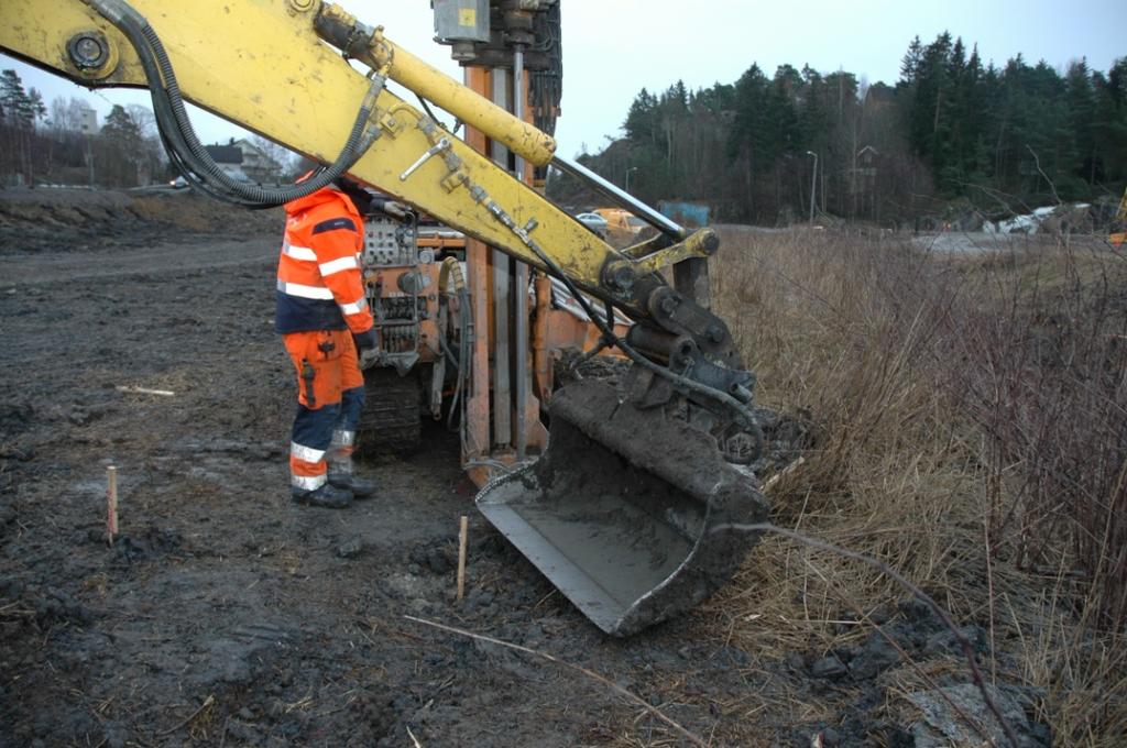 Sondering med KPS-sonde Som det fremgår av bildet ovenfor var borvognen som ble benyttet til sonderingene av en relativt lett type.