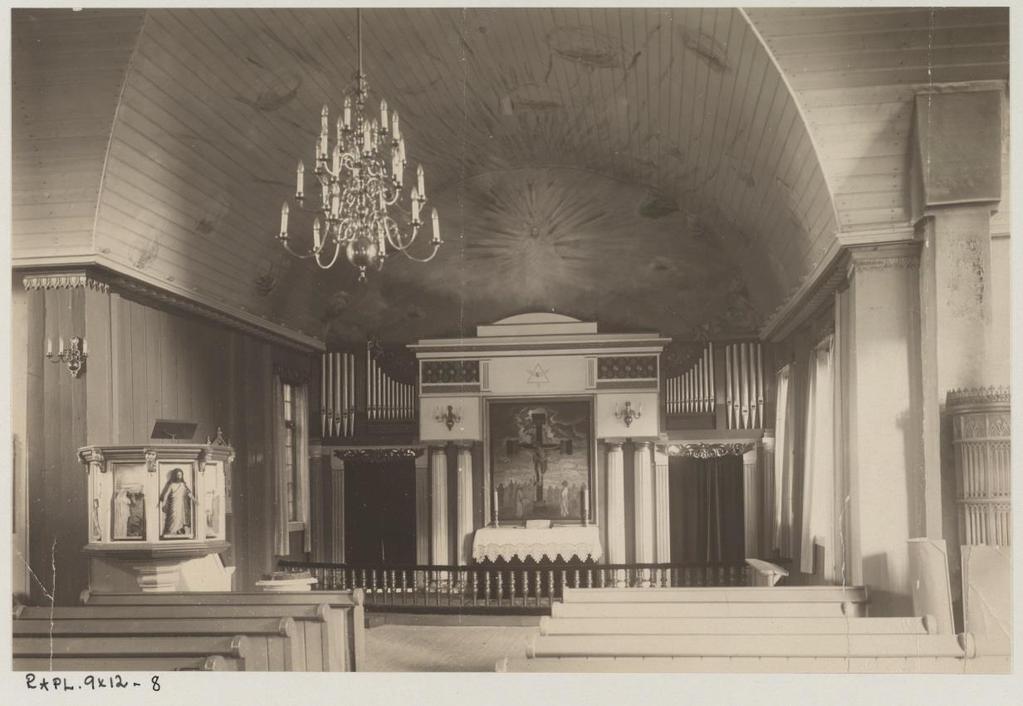 Figur 2 Foto av Vinger kirkes interiør i 1929.