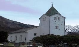 oss denne dagen. De må være kommet kl.09.00. Vi besøker Arna kirke der vi møter presten som tar oss med inn i julefortellingen ved at barna får tildelt ulike roller og kostymer.