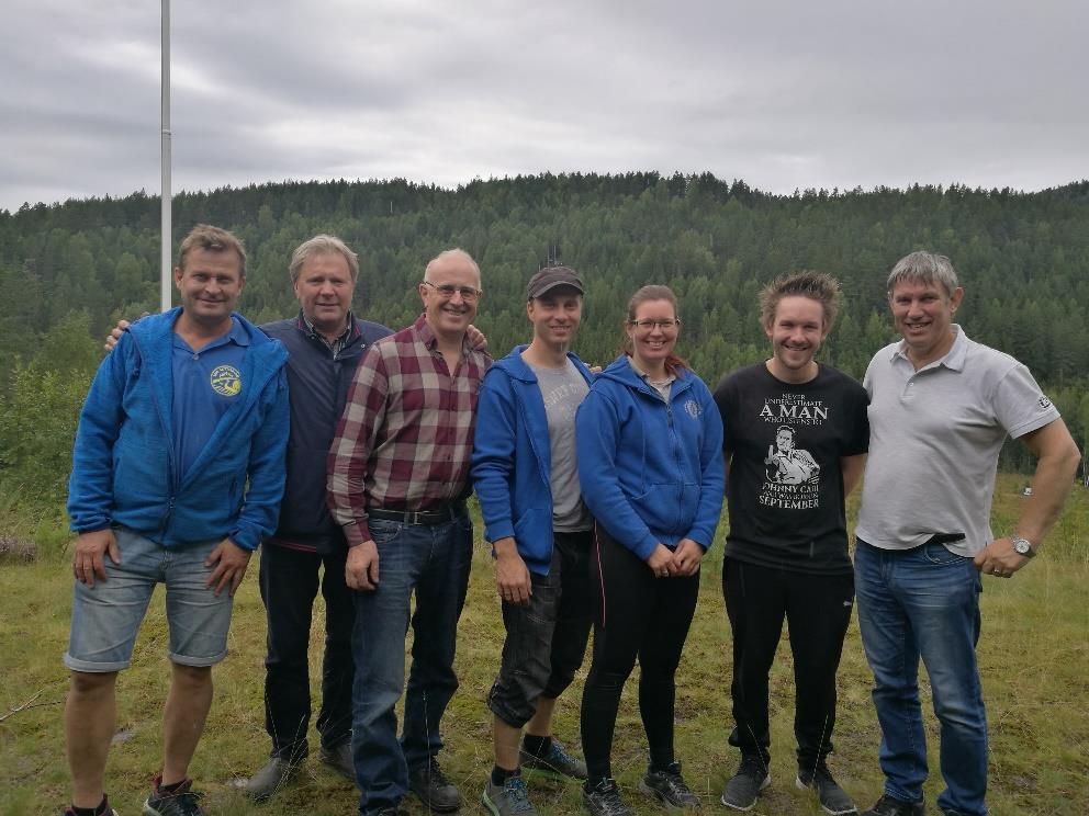 SEKSKANTEN skutt på Eker lørdag 12 august Vi hadde med to ekte veteraner på laget som fikk sølv etter Telemark. Tor er nå suveren i tet i antall deltagelser med Bjørn Egil på plassen bak.