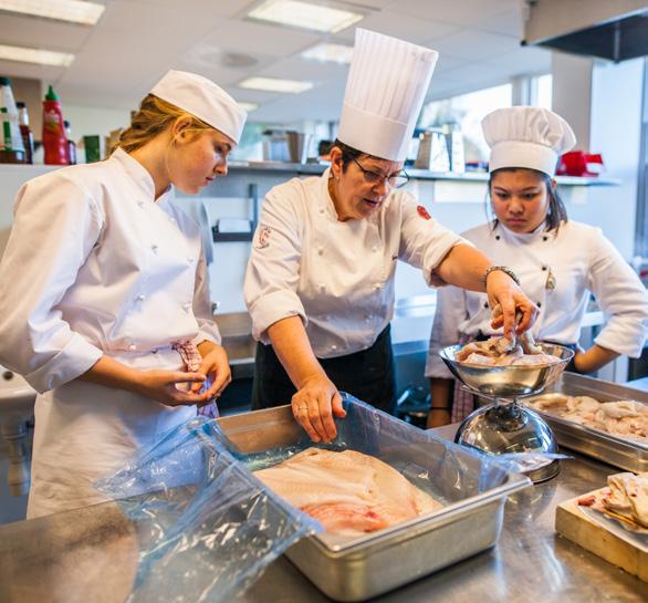 Restaurant- og matfag Brenn du for mat og drikke - både å lage det, lære om det og innovere på kjøkkenet?