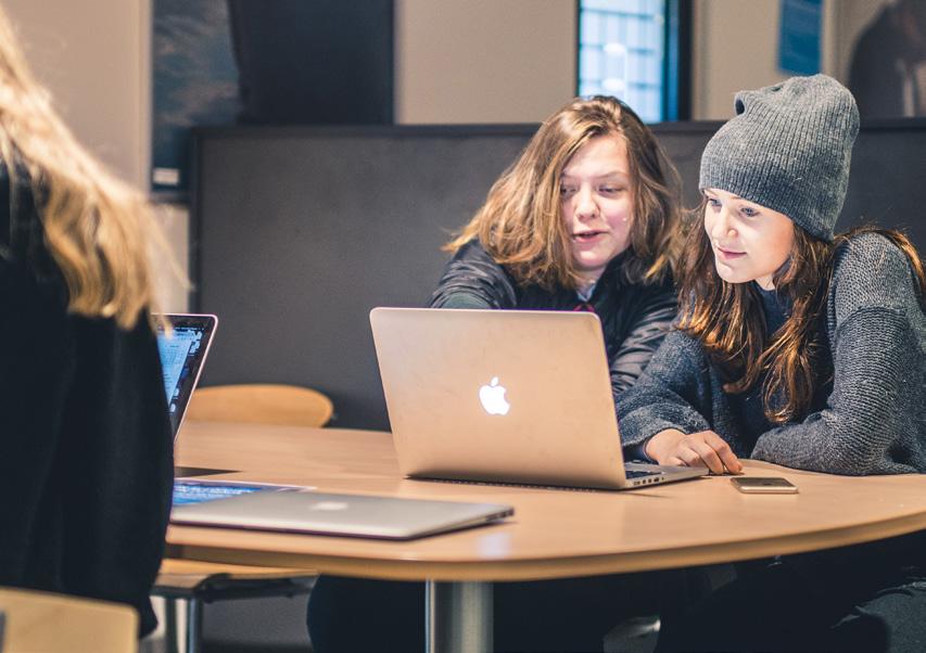 I løpet av et skoleår foregår mange spennende aktiviteter hos oss.