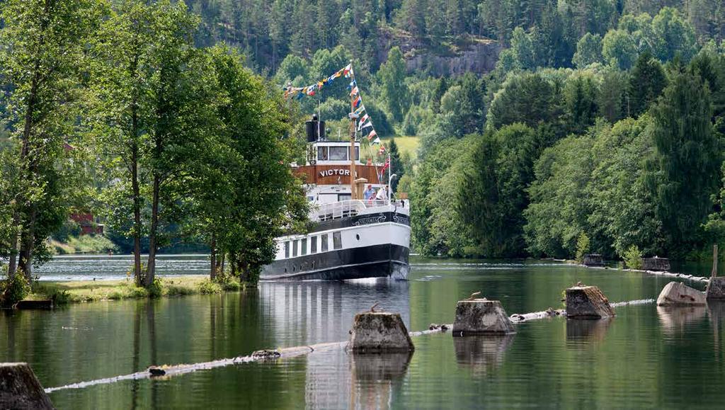 Annonser På kanaltur med M/S Victoria Senk skuldrene og nyt den fantastiske naturen fra orkesterplass på dekket til kanaldronningen M/S Victoria.