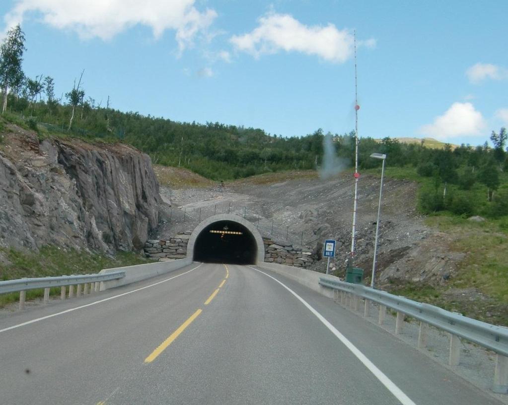 E12 Europavei 12 strekker seg fra Tverrånes-Umbukta-Umeå (Sverige). I Norge har veistrekningen en lengde på ca. 39,3 km.