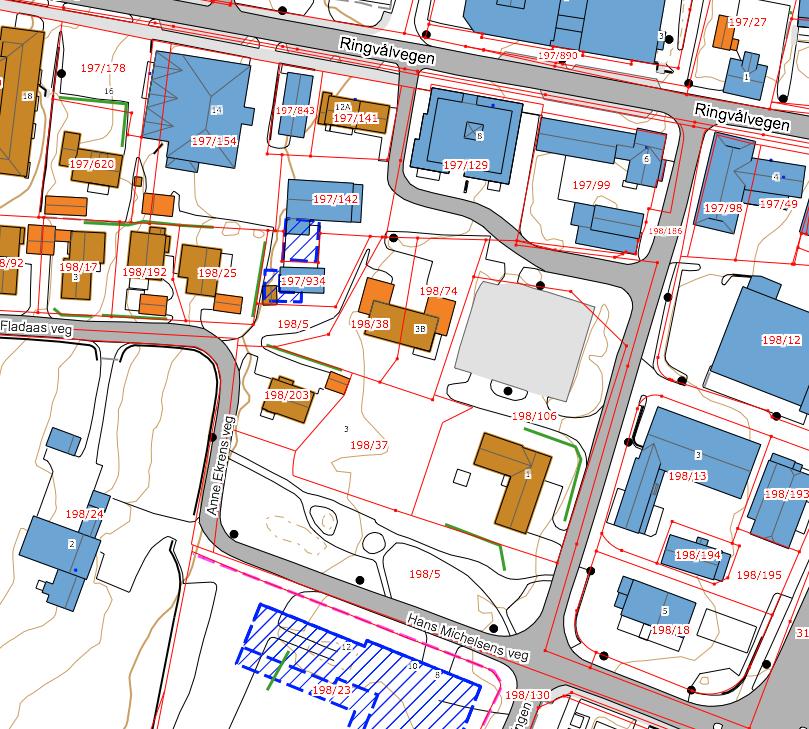 - 3 - Eksisterende bebyggelse på planområdet Landskap: Planområdet er så å si helt flatt.