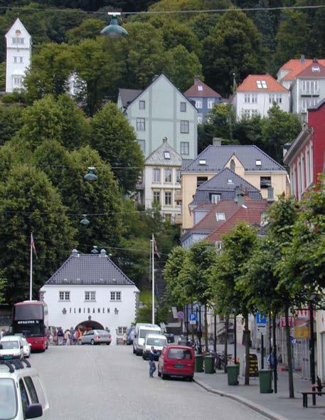 3.5 Sammenheng i by- og tettstedsstrukturene Orienterbarhet logiske og forståelige omgivelser. Omgivelsene kan være preget av store veganlegg som bryter opp områder og gir barrierer for gående.