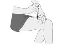 Sette injeksjonen 6. Velg et injeksjonssted på øvre del av låret, magen, overarmen eller baken. Bruk ikke et område med utslett eller ødelagt hud, eller et område som har blåmerker eller er klumpete.