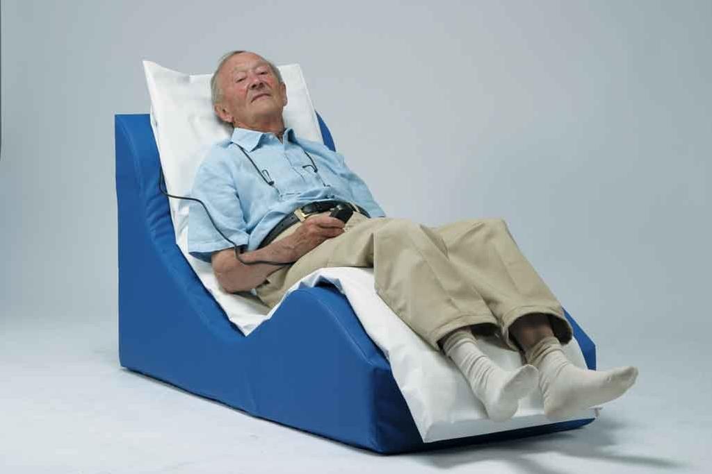 Intensiteten av vibrasjonen kan også stilles med kontrollenheten. Kan brukes i seng, i en stol, lenestol eller sofa.
