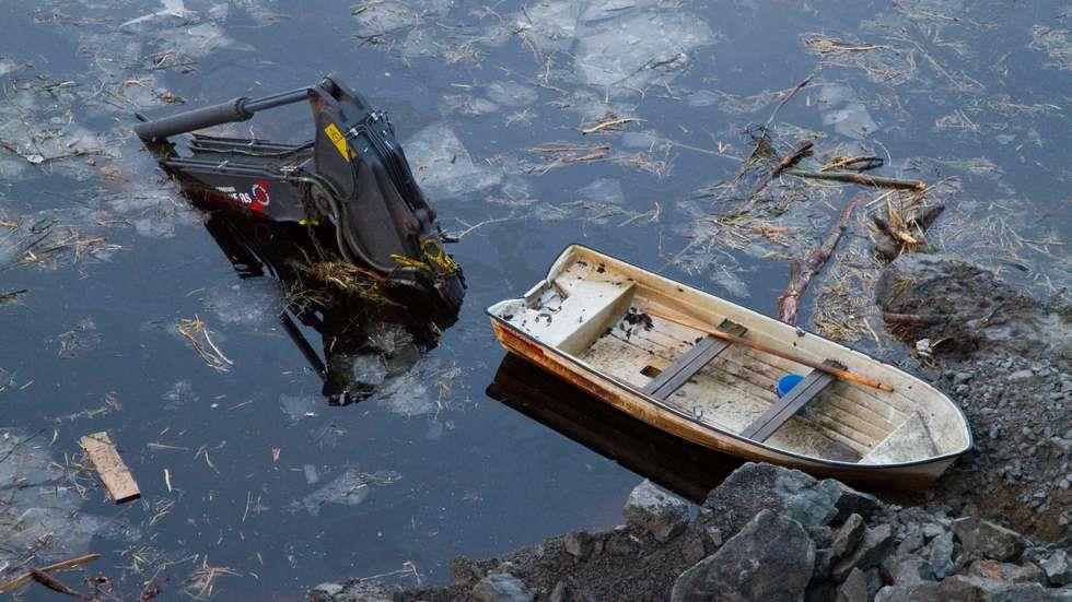 Dødsulykke ved graving nært vann En gravemaskin havnet i vannet 18.