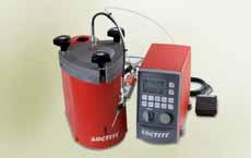 Hvert system er utstyrt med Controller 97152, tank 97108 som rommer opp til 1,0 l Loctite flasker, fotbryter 97201 og trykkluftfilter / regulator 97120.