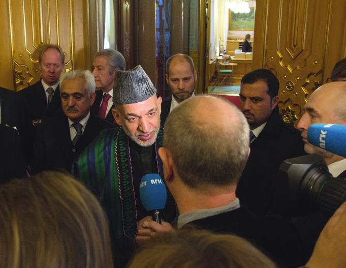 Afghanistans president Hamid Karzai blir intervjuet av NRK under besøket i Stortinget. Det er praksis at utenlandske statsledere på norgesbesøk også har møter på Stortinget.