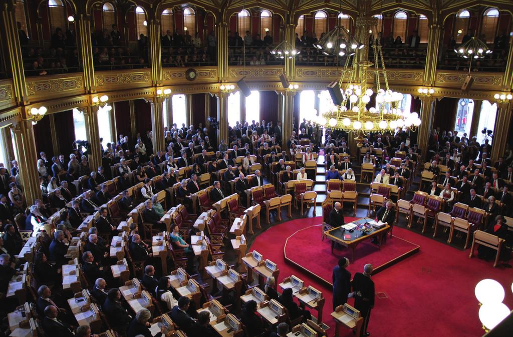 Over: Fra den høytidelige åpningen av Stortinget 2. oktober 2012.