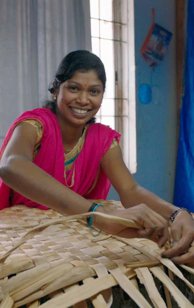 PRESSEPAKKE LÆR HÅNDVERK FRA KVINNELIGE HÅNDVERKERE I INDIA Sammen med kvinnelige håndverkere i India har IKEA utviklet en serie unike DIY-videoer hvor alle kan lære teknikkene selv.