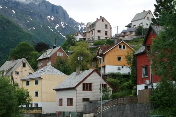 opp i uhensiktsmessige grenser Styrket