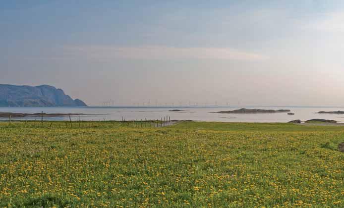 Side 13 av 17 Av konsekvensutgreiinga går det fram at vindmøller på Frøyagrunnane vil bli synlege frå Grotle på Bremangerlandet (regionalt viktig friluftsområde), Kinn (regionalt viktig