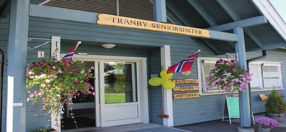 Velkommen til Tranby Seniorsenter Tranby Seniorsenter er et levende senter for