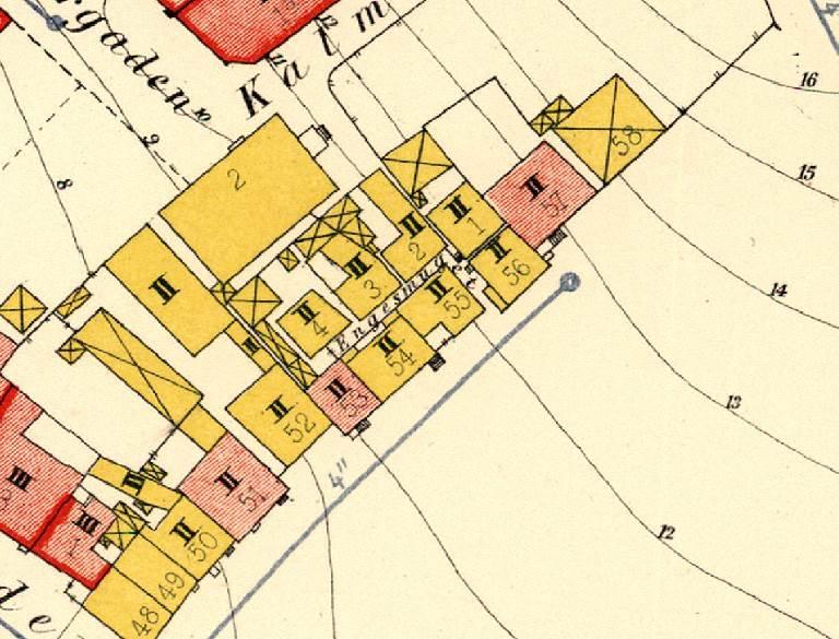 De tre siste husene i husrekken ble revet etter 1916-brannen (Kilde: Riksantikvarens arkiv). Figur 3.