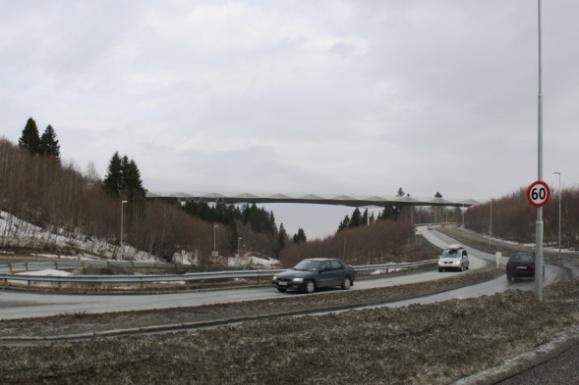 Hensikten er å binde Saupstad- og Tillerområdene tettere sammen for myke trafikanter. Aktuell strekning inngår i hovednettet for sykkel.