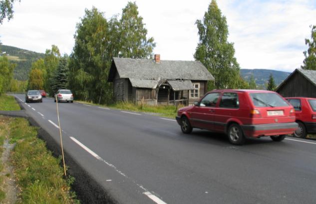 GAMLE HUS DA OG NÅ, 2. OMVERV "Stue fra Vik" skal ha blitt satt opp rundt 1900 ved dagens E16 inn mot Fagernes.