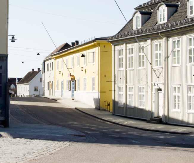 76 Storgata i Drøbak sentrum. Det er startet opp et arbeid med gjennomgang av de eldste fredningene av bygninger og anlegg i Akershus Fylkesbiblioteket har ansvaret for nettstedet Akershus.