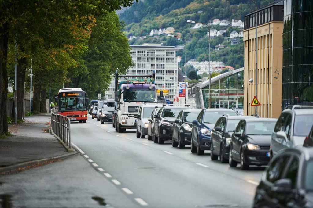 18 Handlingsprogram kollektiv 2018 2021 Etablere fleire kollektivfelt/sambruksfelt Eigne, prioriterte køyrefelt er eit kraftfullt framkomsttiltak som gjev færre bussar i kø og høgare hastigheit.