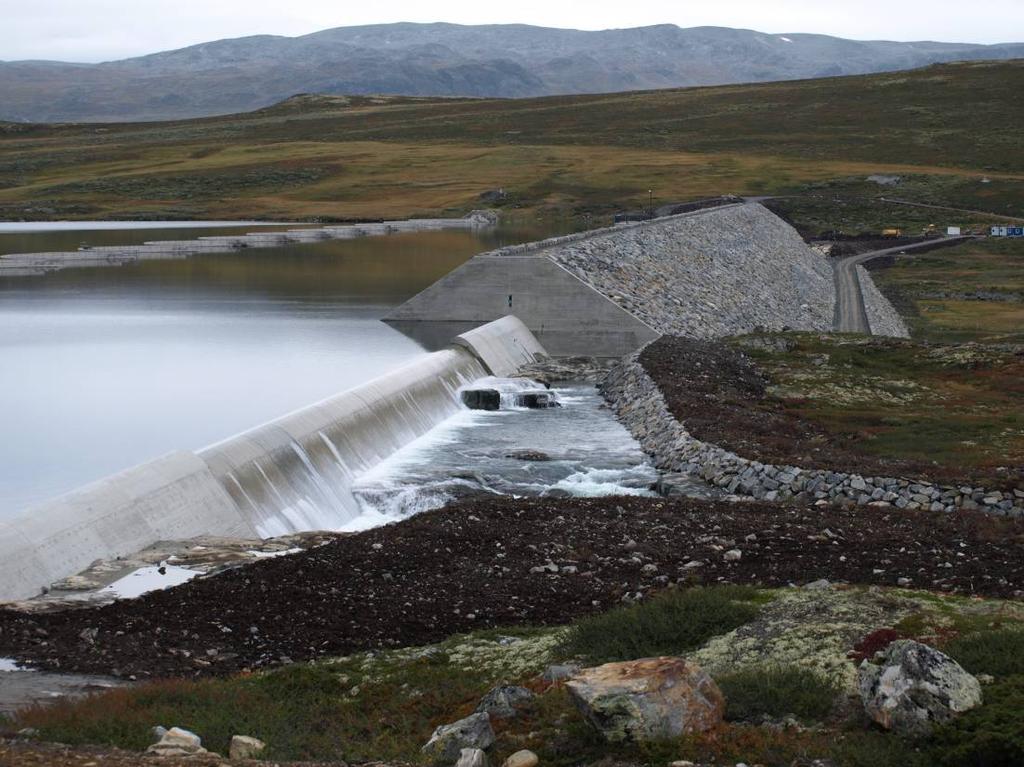 Bilde 3 Dammen med overløp første gang i 2009.