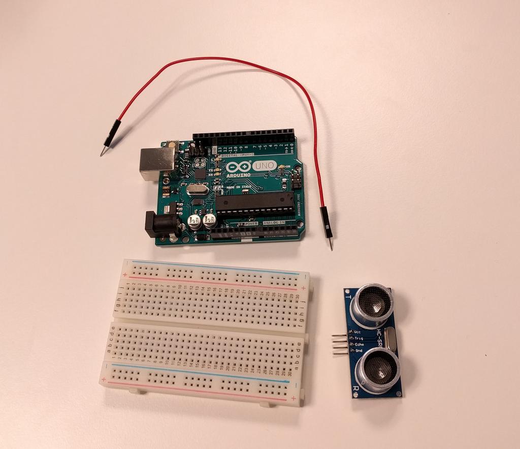 1 Arduino Uno 1 breadboard 1 ultralydsensor 6 ledninger Steg 2: Koble opp kretsen Hvis du ser på pinnene på