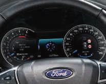 DAB+ radio, Ford SYNC 3, 8" LCD berøringsskjerm, mediasenter med AUX-kontakt, 2 USBer, spor til SDkort og 8 høyttalere 10,1" instrumentdisplay i