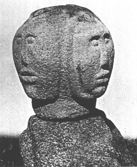 Bilde 49: Steinhodet med tre ansikter fra