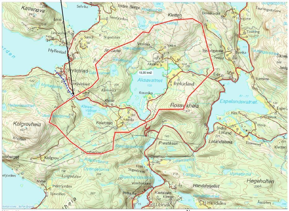 Figur 4. Myklebostelva i Hyllestad sitt nedbørfelt. Pilen viser planlagt innløp til røyrleidninga som skal samle vatnet til kraftverket.