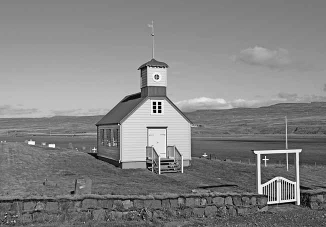 Hvammskirkja hefðu sýnt ámóta forsjálni í við fangsefnum sínum síðustu árin. Stefán Ólafsson smiður á Litlu- Brekku og hans menn önnuðust allar þessar framkvæmdir, af miklu listfengi, sem fyrr.