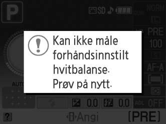 Når kameraet er klart til å måle hvitbalansen, vil en blinkende D (L) vises i søkeren og i informasjonsvisningen. 5 Mål hvitbalansen.