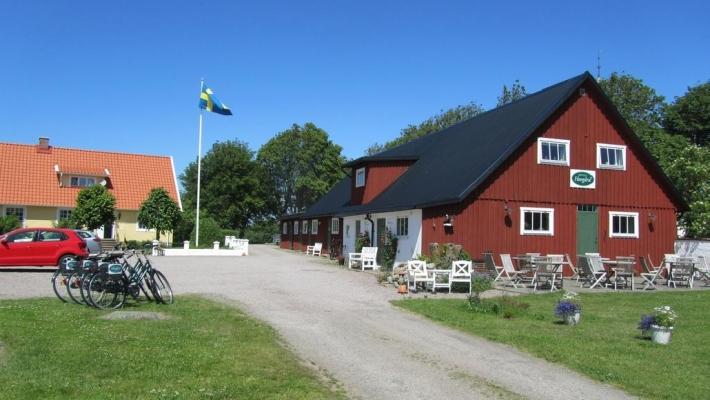 Hotell Hovgård AB Hotell Hovgård ligger omkring 90 km nord for Helsingborg i et koselige området omkring Halmstad. Her er det kort vei til både stranden, skogen, og en mange friluftsaktiviteter.