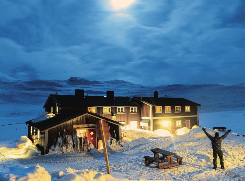 FOTO: SINDRE THORESEN LØNNES. En jubilant inn i fremtiden IUNGSDALSHYTTAS HISTORIE Den Norske Turistforening bygde Iungsdalshytta for å knyte sammen fjellområdet mellom Jotunheimen og Hardangervidda.