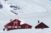 BREHEIMEN FEMUNDSMARKA LANGSUA Breheimen ligger vest for Jotun- På begge sider av den mektige Mellom Valdres og Gudbrands- heimen, mellom Sogne-fjorden, innsjøen Femunden, som er dalen finner vi