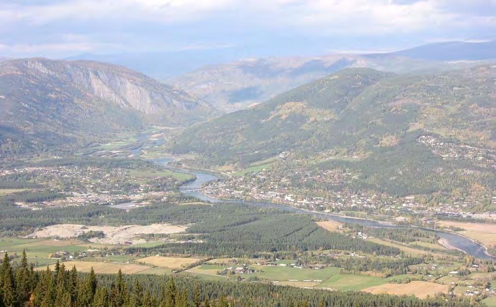 Overordnet landskapskarakter Nord-Fron i Gudbrandsdalen strekker seg over 2 retningsrettede dalfører: Vinstra med dalføreretning nord/sør og Kvam med dalen rettet øst/vest.