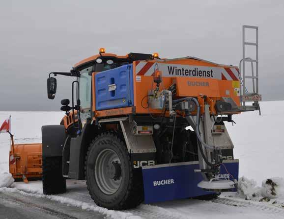 SUVEREN SMIDIGHET. Fünf Lenkarten gewährleisten beste Wendigkeit und max. Produktivität. Med sin unike 4-hjulsstyring, har FASTRAC 4000 serien noe ingen andre konkurrenter tilbyr.