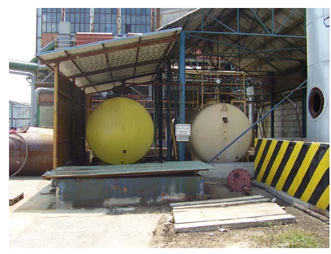 Slika 15. Skladište sumporne kiseline sa tankvanom AD FABRIKA ŠEĆERA TE - TO iz Sente, obezbedila je i skladištenje otpada koji se generiše iz procesa proizvodnje.