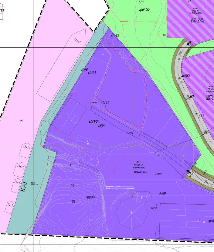 Side: 43 av 83 Figur 37. Utsnittet syner det eksiterande næringsområdet i planen. Den blå pila peikar på vika som fyllast igjen. 8.3.1.4. Energianlegg (o_be1-2) Det er sett av plass til trafoanlegg i K/IN2 (o_be2), som skal forsyne dei nye anlegga i planområdet (figur 38).