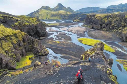 4 Ferðir KYNNING AUGLÝSING Með ósnortið land undir fótum Ísland státar af stærsta þjóðgarði Evrópu, en innan þjóðgarða landsins er að finna fjölmargar óviðjafnanlegar gönguleiðir um því sem næst