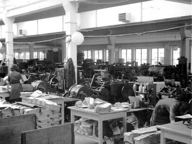 Tütenproduktion bei Duro-Huxol, 1955 Foto Privat, Repro Bund