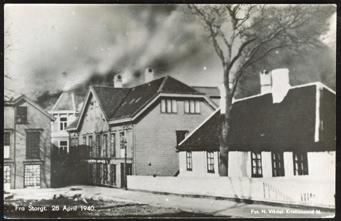 Obj.nr. 64 4782 VK Samling på 280 stk. hovedsakelig s/h små/storformat kort i stort album. Tilsynelatende alt ubrukt. God kval. 4783 Lott 48 småformat. Alle ubr. og alle produsert av G. B. Kv.