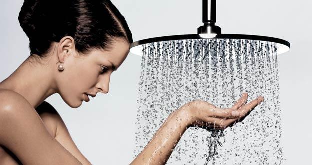 GEL DE DUŞ DERMO REGENERATOR Gel de duş delicat, care conferă pielii îngrijirea necesară şi protecţia activă de-a lungul întregii zile. Cu textură catifelată şi cremoasă.